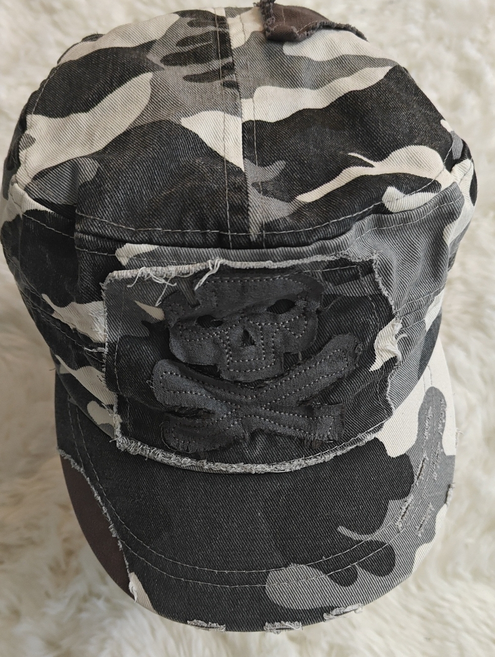 Y2K Disneyland Pirates of the Caribbean, Skull Patch Cap Black, Gray, White Camo - Picture 6 of 8